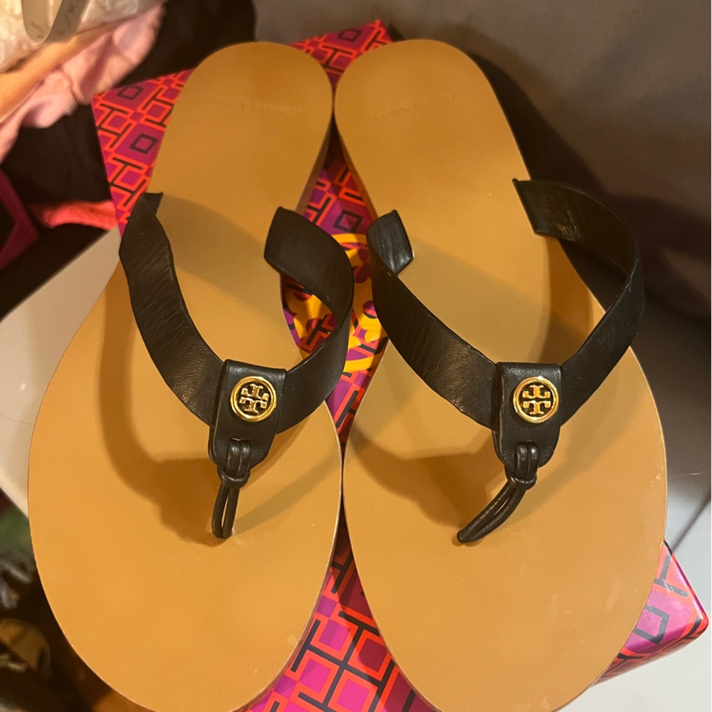 Tory Butch Manon Thong Sandal in Black